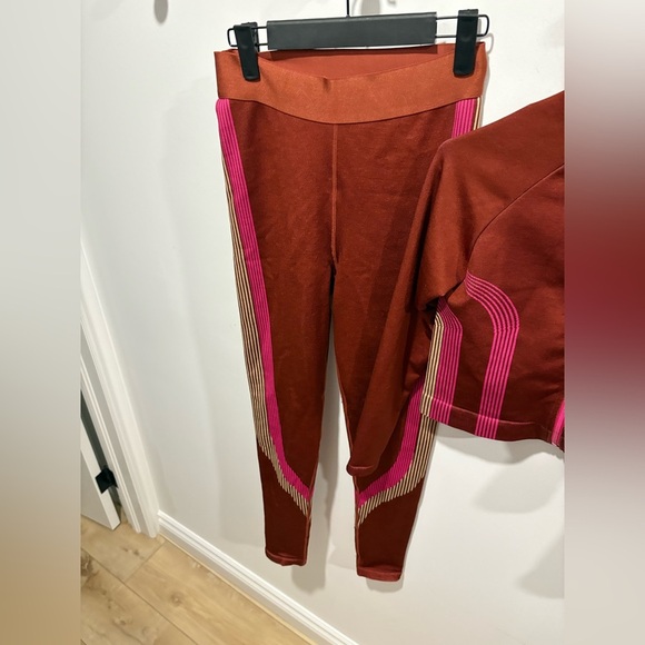 NWT - 2 Pc - FABLETICS - CASEY SEAMLESS JACKET AND LEGGINGS - Picture 6 of 10